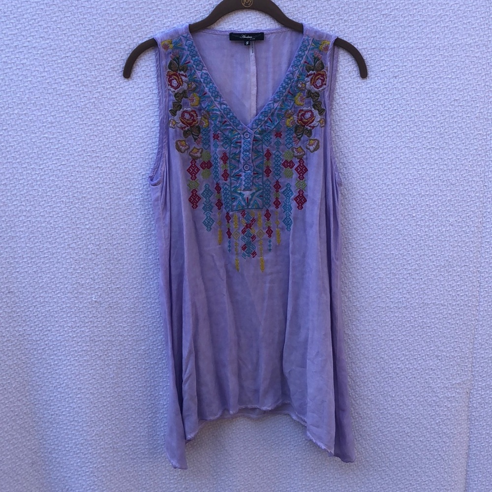 Andree long sleeveless top.